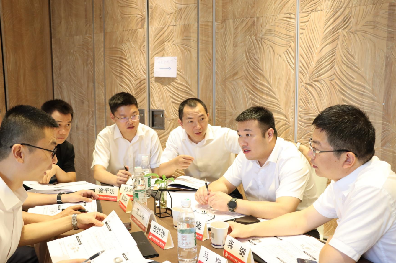 2021年6月25日-26日，创世大发二建组织开展了2021年中高层主管执行力培训。本次培训特邀清华、北大、上海交大总裁班讲师，中国企业家协会特聘高级讲师许晋老师进行授课。